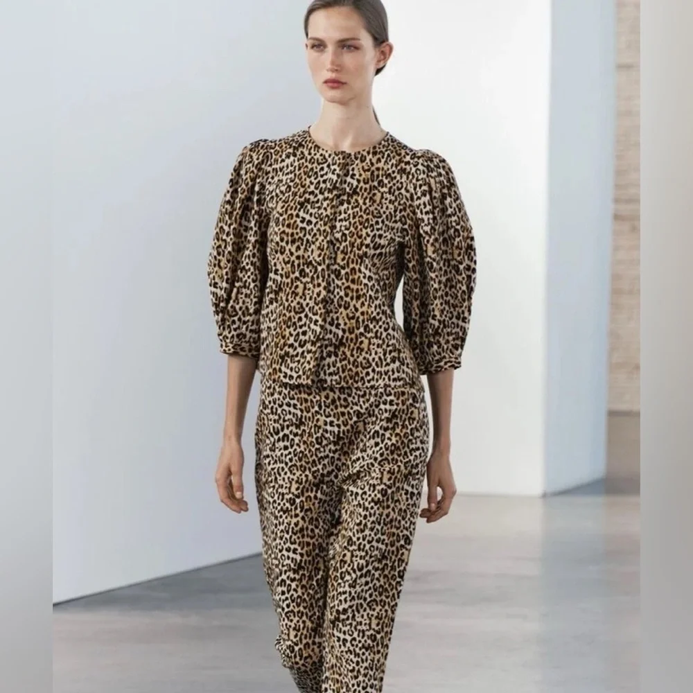 Zara Leopard Print Puff Sleeve Button Blouse - Size Small
Brand new no tag - Picture 2 of 12